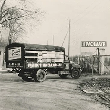 LKW fährt auf neues Pachmayr Gelände an der Schleißheimerstraße 1946 | Pachmayr