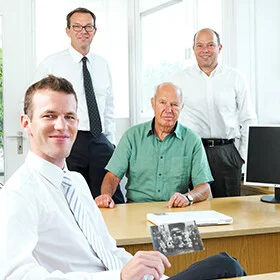 Die Familie Pachmayr im neuen Gebäude in Oberhaching 2011 | Pachmayr