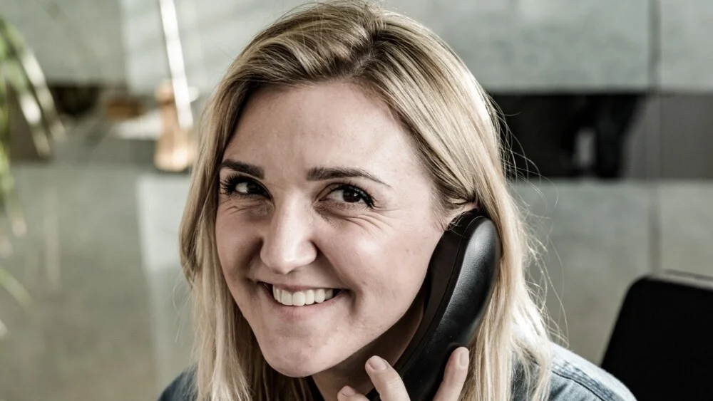 Pachmayr Mitarbeiterin am Telefon | Pachmayr im Verbund Drinkport